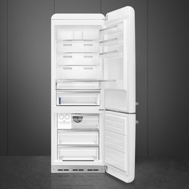 Smeg FAB38RWH5 White, 70cm 50s Style Right Hand Hinge Freezer White