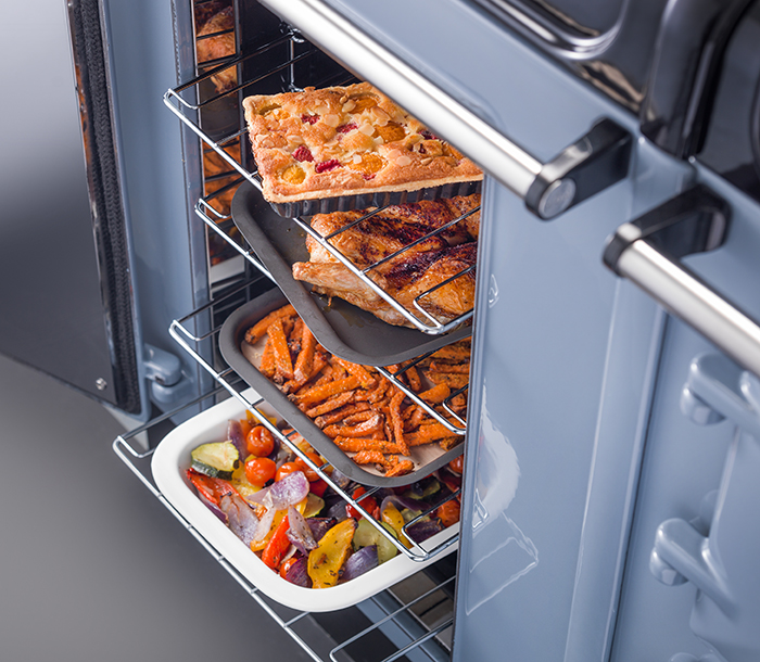 Plenty of space for many dishes in the conventional fan oven.