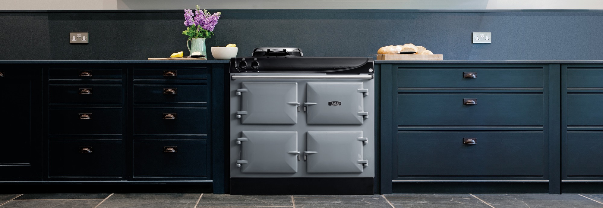 AGA eR3 100 4i in Dove finish in kitchen.