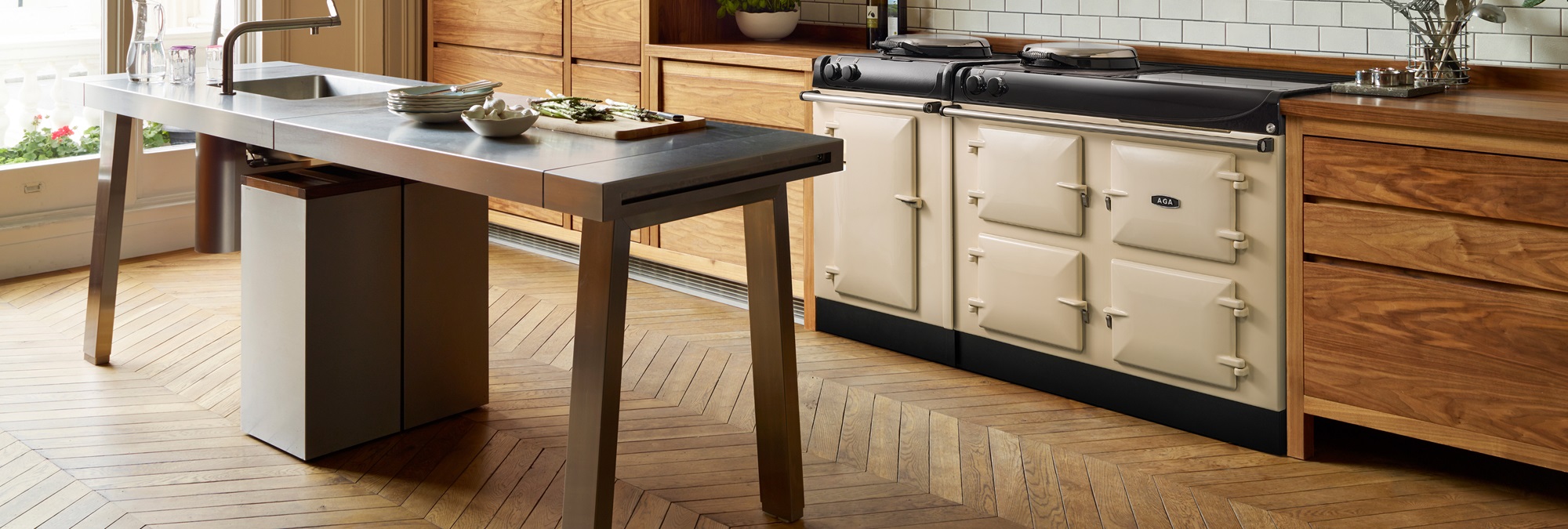 AGA eR3 170 5i in Cream finish in wood finished kitchen.